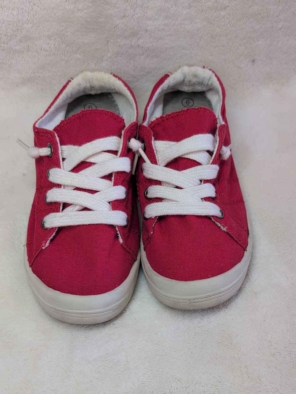 👟 Forever Comfort Woman's Casual Red Canvas Lace-Up Sneakers Size 6
